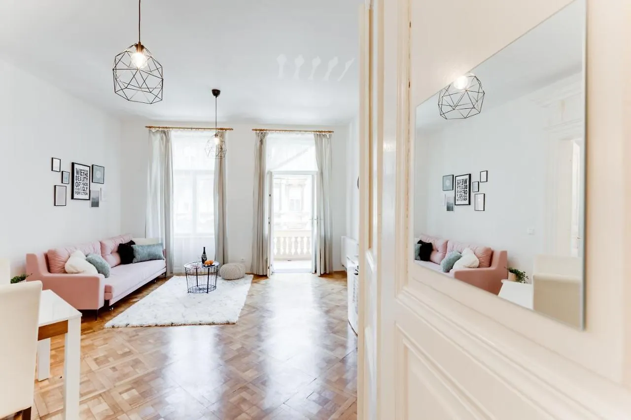 Apartment Spacious Cozy 2Bds Apt In Center - Stp4 Prague