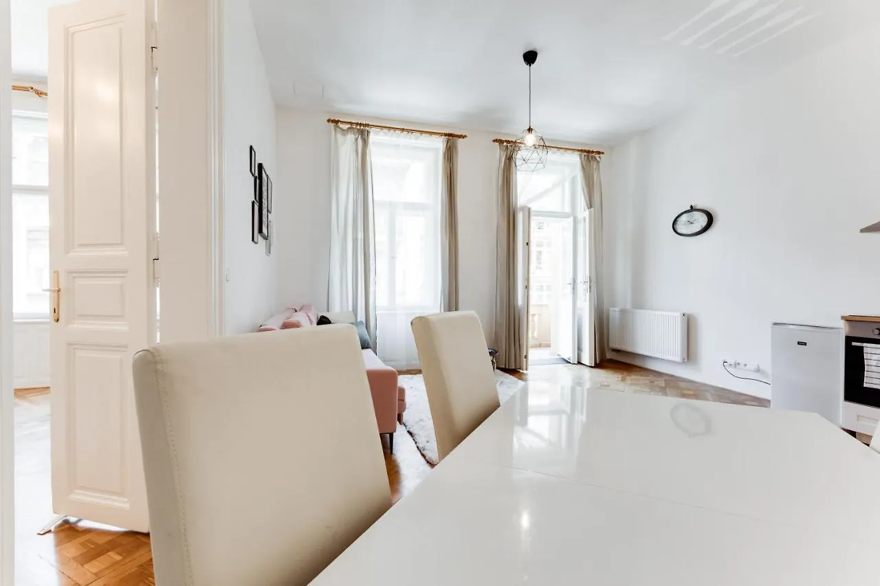 Spacious Cozy 2Bds Apt In Center - Stp4 Prague Czech Republic