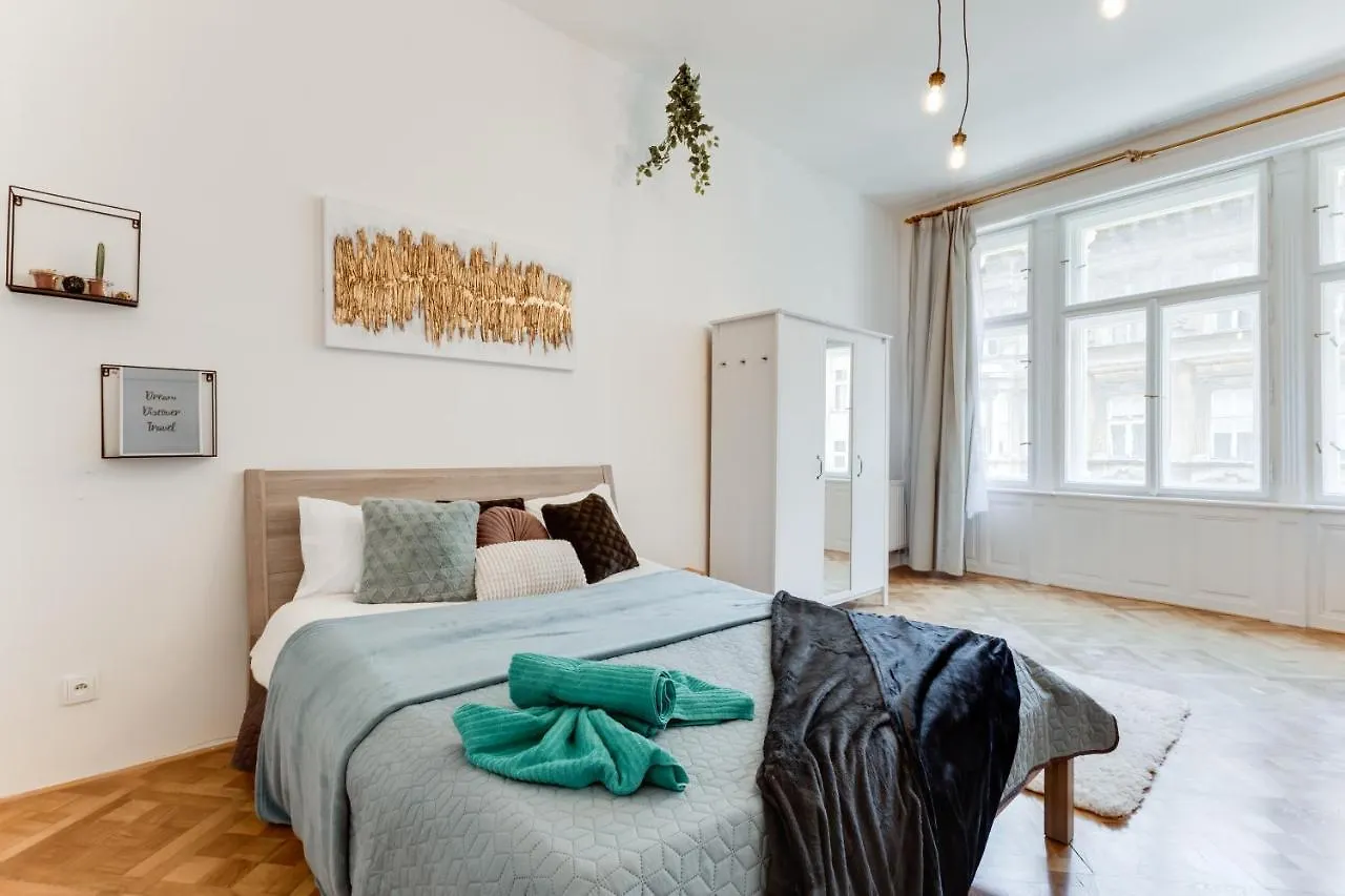 Spacious Cozy 2Bds Apt In Center - Stp4 Prague Apartment