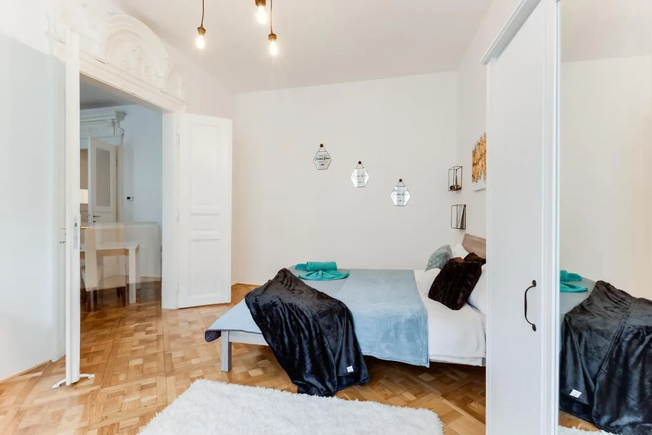 Spacious Cozy 2Bds Apt In Center - Stp4 布拉格 0*,  捷克