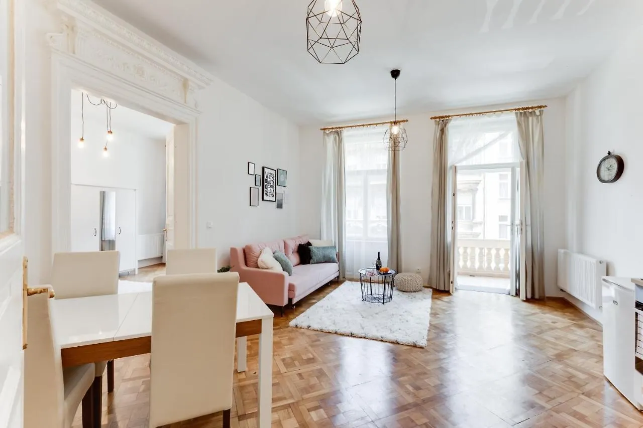 Spacious Cozy 2Bds Apt In Center - Stp4 Prague 0*,